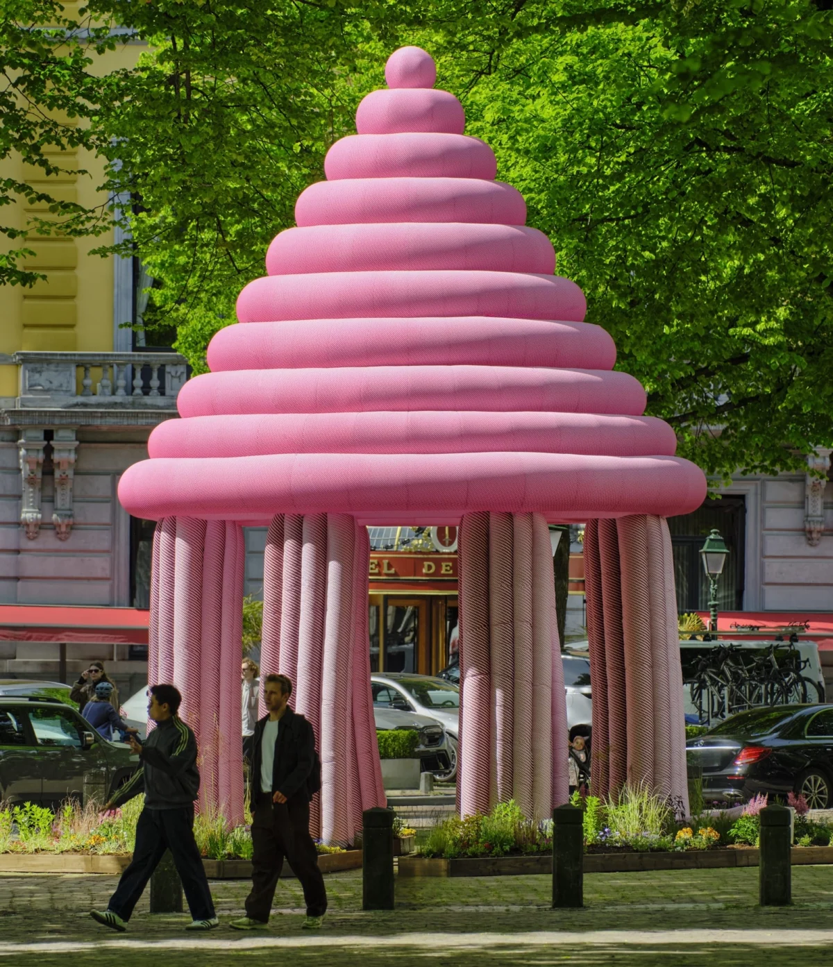 The Hague Reimagined: Whimsy and Heritage Collide in the ‘BlowUp Jubilee’ Inflatable Art Exhibition