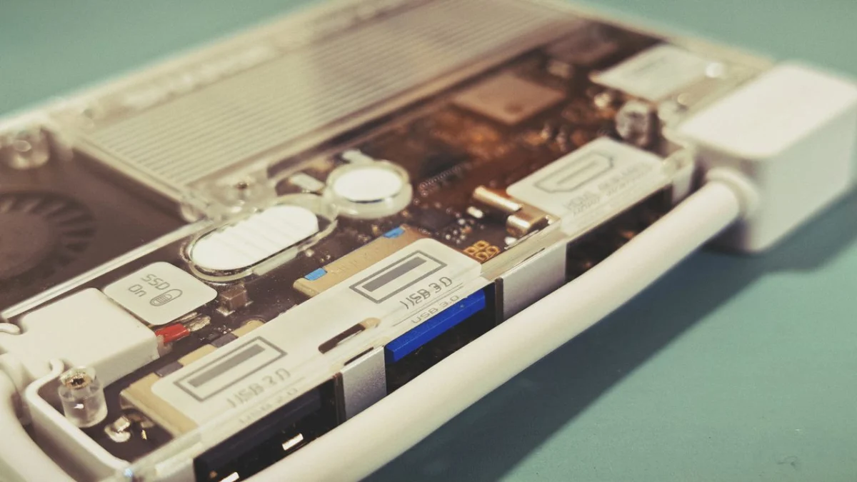 Sharge Disk Pro: A Tiny Titan of Tech, Bridging Storage and Connectivity with a Dash of Flair