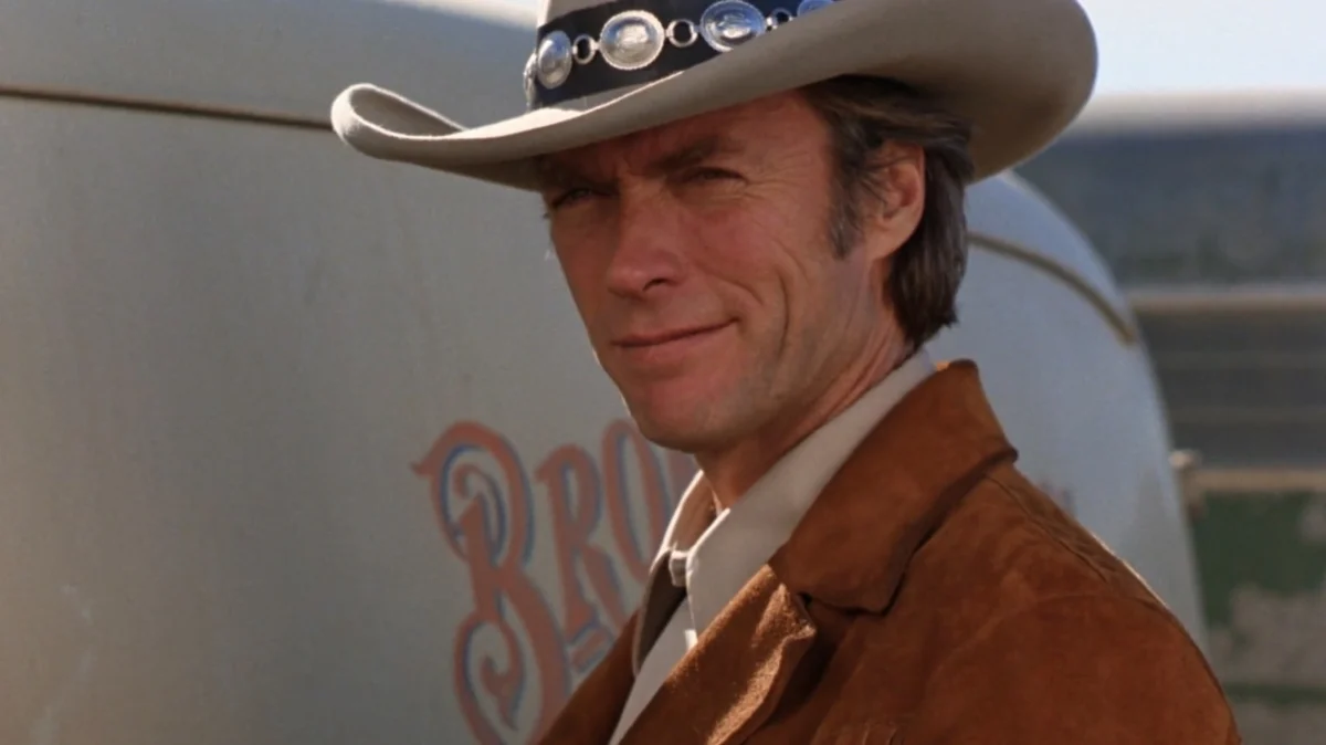 The Cowboy’s Sincerity: Clint Eastwood’s Lasting Defiance in the Legacy of ‘Bronco Billy’