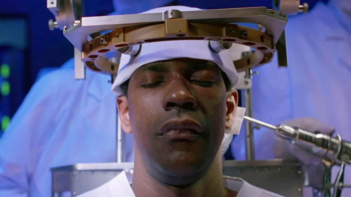 The Invisible Barrier: How Racial Politics and Star Power Reshaped the 1995 Sci-Fi Thriller ‘Virtuosity’