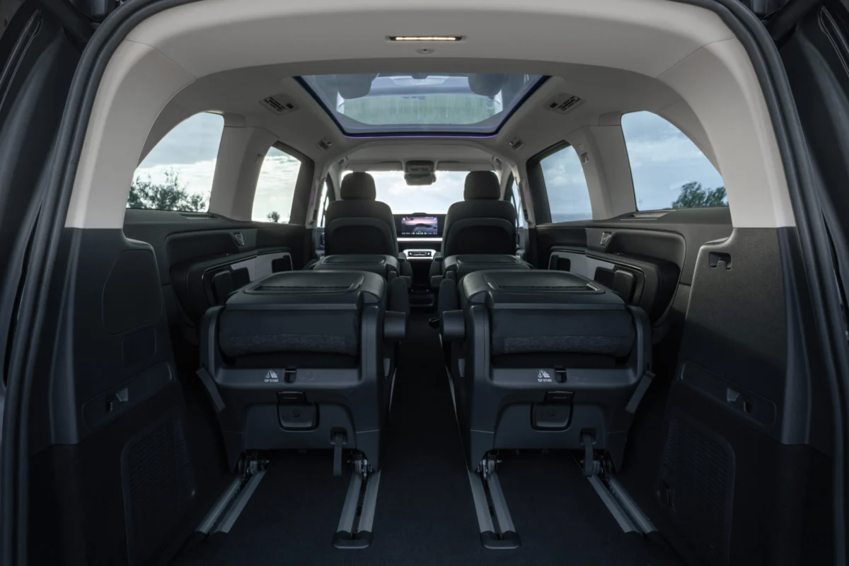 Mercedes-Benz Redefines Luxury Transport: The Emergence of the VLE "Grand Limousine"