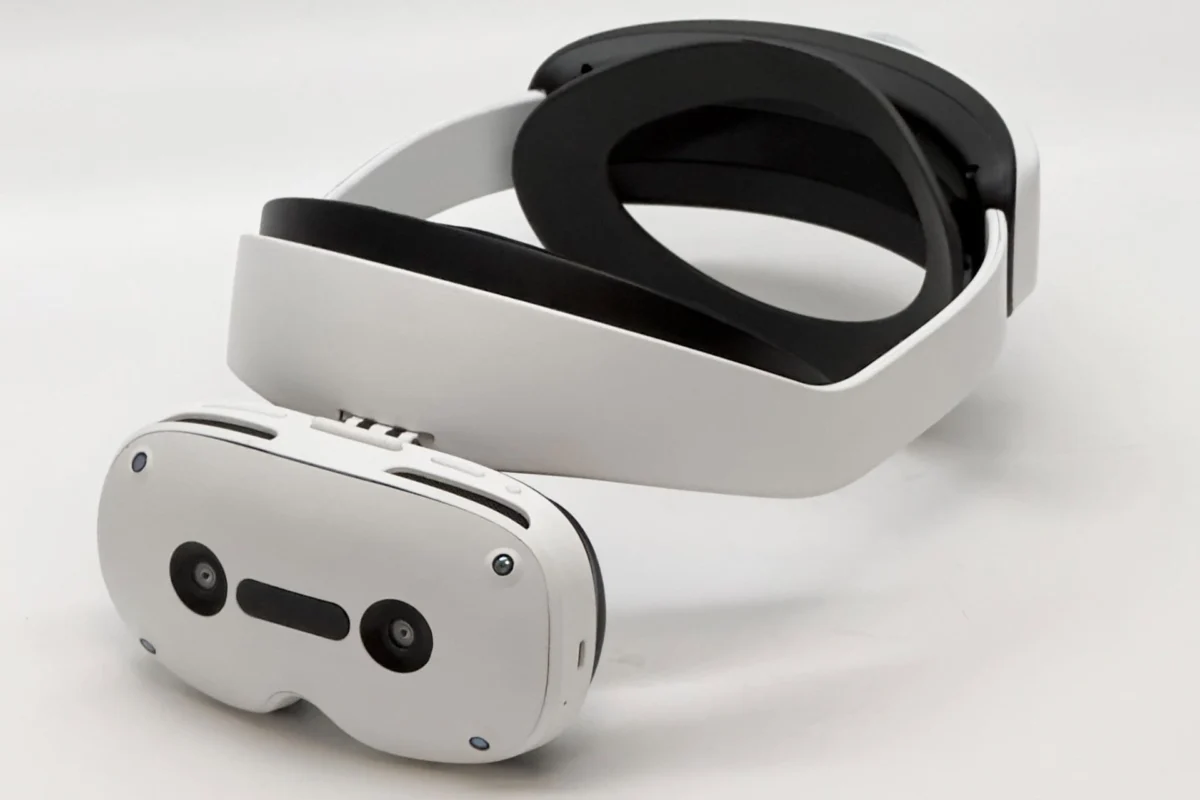 The Consolidation of European XR: EssilorLuxottica Acquires Lynx Amid Financial Restructuring